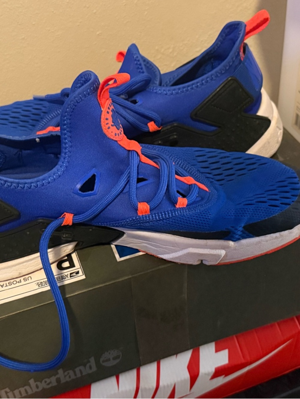 Men’s Air Huarache by Nike Sneakers blue with Neon Orange Accents. - Picture 2 of 3